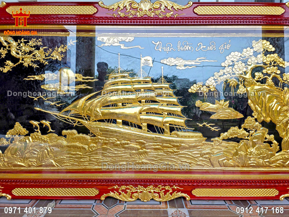 Bề mặt tranh thuận buồm xuôi gió được mạ vàng 24K cao cấp